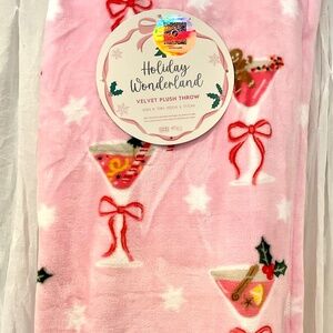 Holiday Wonderland Velvet Plush Blanket Trow 60 x 70 NWT